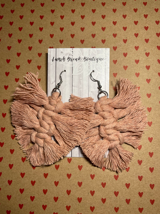 Knot blush macrame