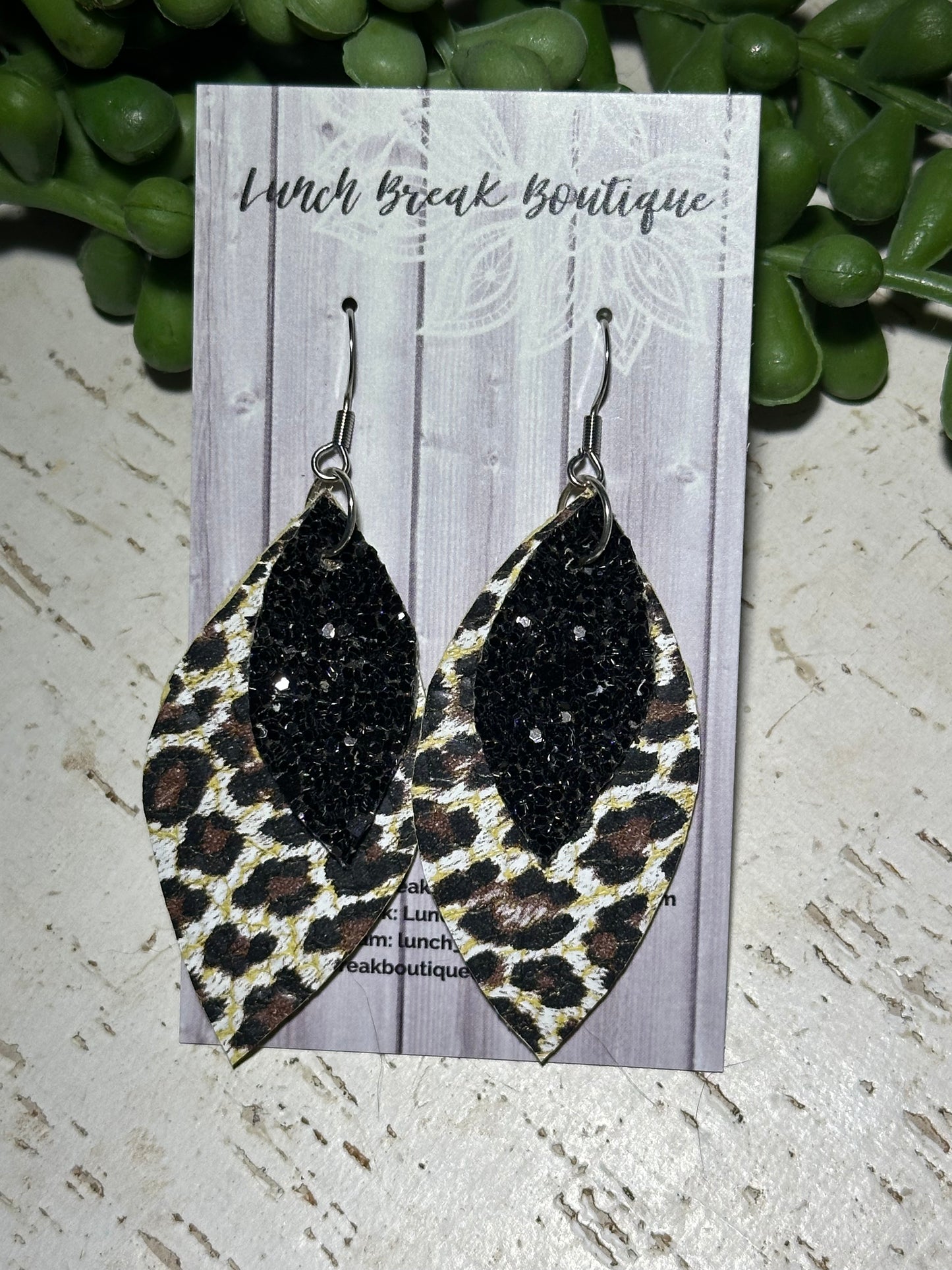 Animal print glitter double leaf shape